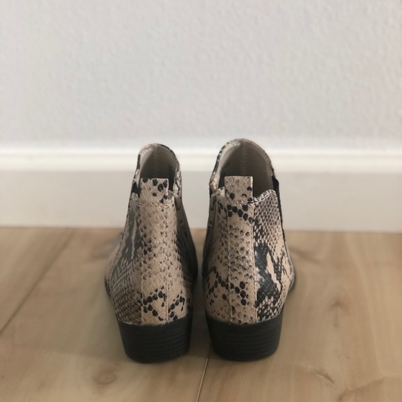 🔴sold🔴Snake ankle boots - Picture 2 of 7